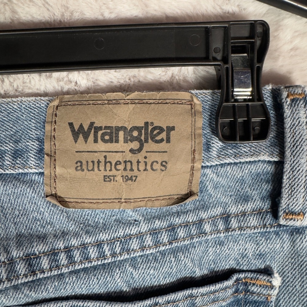 Wrangler Authentics Men Light Wash Denim Jeans Size‎ 33x32 Straight Fit